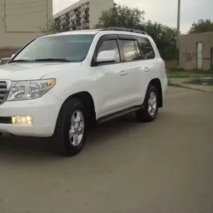 Прокат авто на свадьбу  Land Cruiser 200. белый