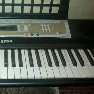 Срочно!!! Продам синтезатор Yamaha PSR R 200