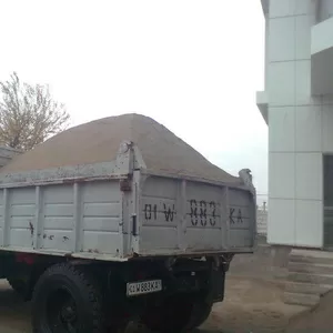Занимаюсь доставкой стройматериалов на ЗИЛе и вывозом строймусора