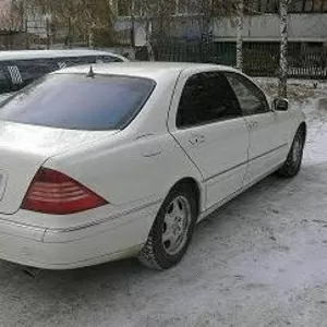 Аренда Mercedes-Benz S-Class W220 белого,  черного  цвета 