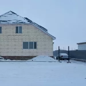 Продам 2-х квартирный мансардный дом.