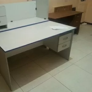 Стол офисный белый с ящиками