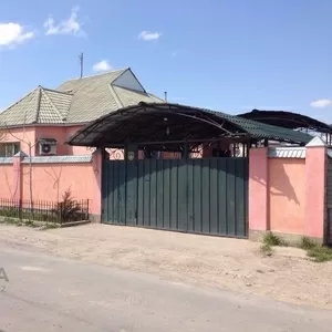 5-комнатный дом с 2-х комнатной времянкой,  напротив зоопарка,   навес