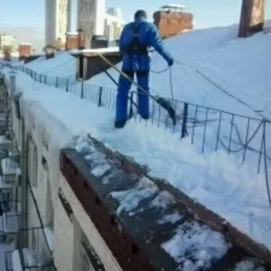 Уборка  снега  с  кровель