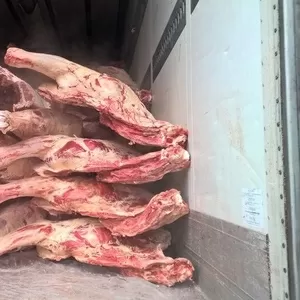 Говядина 1 категории (корова) в полутушах четвертинах,  на кости 950 тг