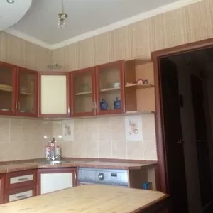 Продам 2-комнатную квартиру в центре, тёплая, с хорошим ремонтом