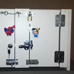 Развивающая игрушка по системе Монтессори (бизибокс)